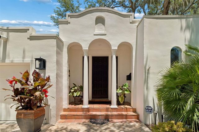 2941 W BAYSHORE COURT, Tampa, FL 33611