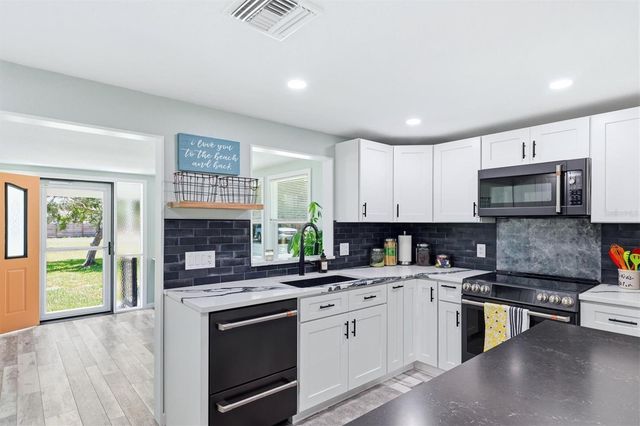 4300 EASTERN PARKWAY, Sarasota, FL 34233