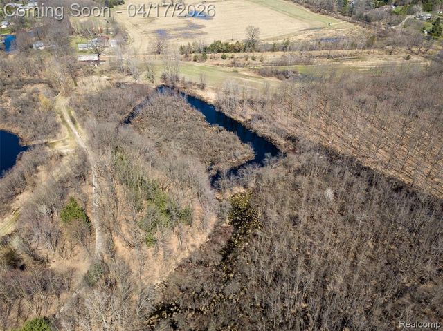 825 W Rose Center Road, Holly, MI 48442