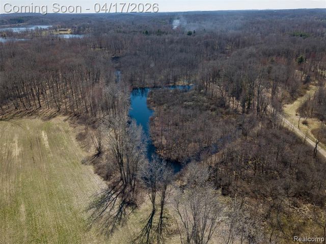 825 W Rose Center Road, Holly, MI 48442