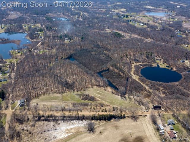 825 W Rose Center Road, Holly, MI 48442