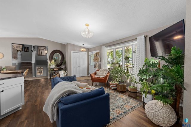 1501 E Sylvan Cir Circle, Brandon, SD 57005