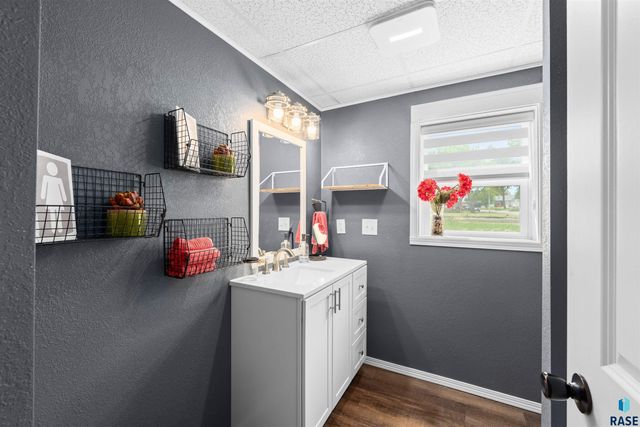 1501 E Sylvan Cir Circle, Brandon, SD 57005