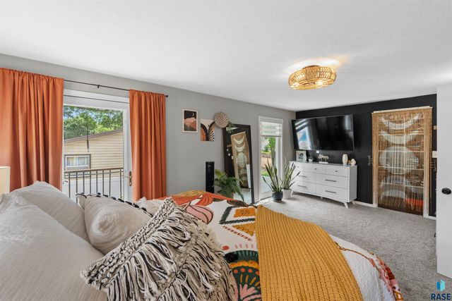 1501 E Sylvan Cir Circle, Brandon, SD 57005