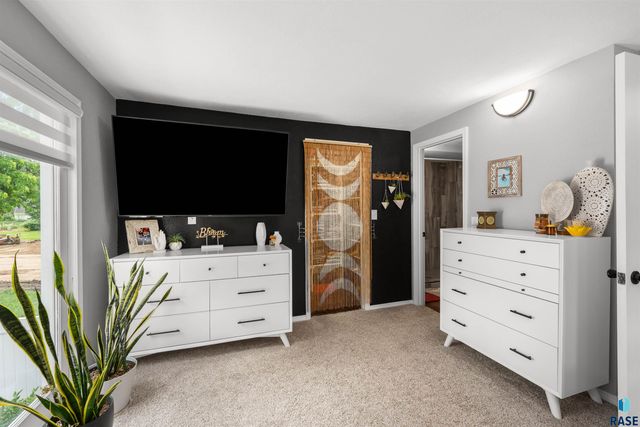1501 E Sylvan Cir Circle, Brandon, SD 57005
