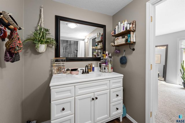 1501 E Sylvan Cir Circle, Brandon, SD 57005