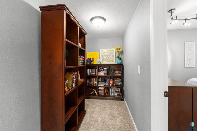 1501 E Sylvan Cir Circle, Brandon, SD 57005
