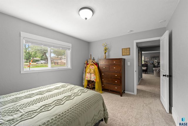 1501 E Sylvan Cir Circle, Brandon, SD 57005