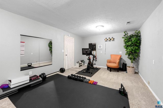 1501 E Sylvan Cir Circle, Brandon, SD 57005