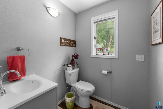 1501 E Sylvan Cir Circle, Brandon, SD 57005