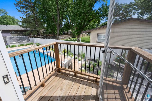 1501 E Sylvan Cir Circle, Brandon, SD 57005