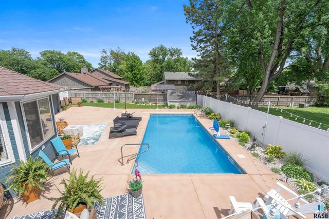 1501 E Sylvan Cir Circle, Brandon, SD 57005