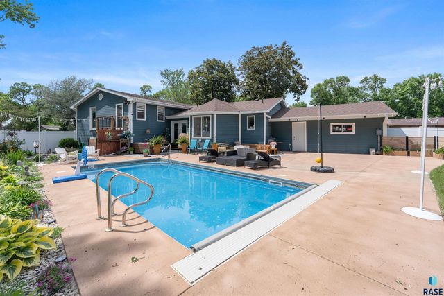 1501 E Sylvan Cir Circle, Brandon, SD 57005