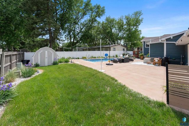 1501 E Sylvan Cir Circle, Brandon, SD 57005