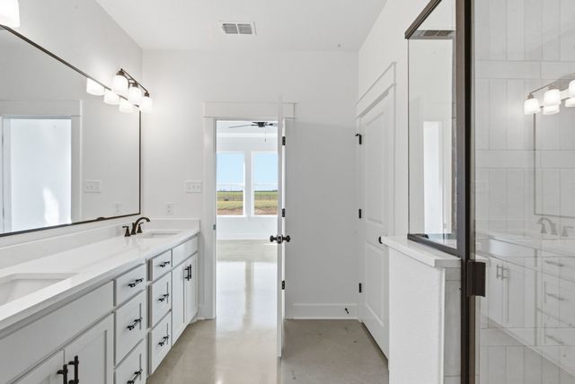 1005 Paramount Drive, Cresson, TX 76035