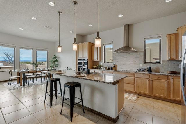 9 Camino Maravilla, Santa Fe, NM 87506