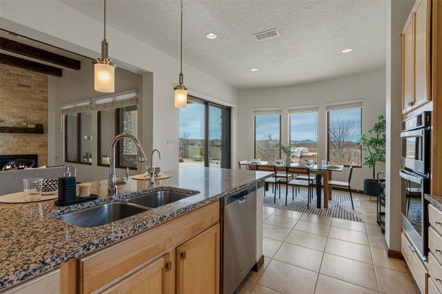 9 Camino Maravilla, Santa Fe, NM 87506