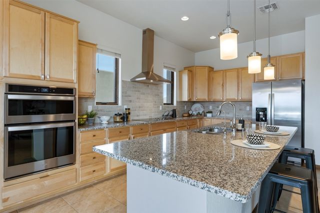 9 Camino Maravilla, Santa Fe, NM 87506