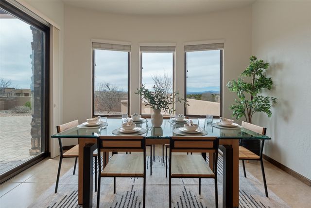 9 Camino Maravilla, Santa Fe, NM 87506