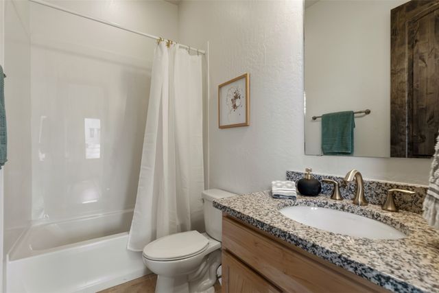 9 Camino Maravilla, Santa Fe, NM 87506