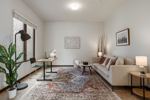 9 Camino Maravilla, Santa Fe, NM 87506