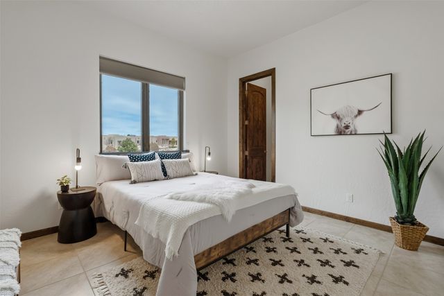 9 Camino Maravilla, Santa Fe, NM 87506