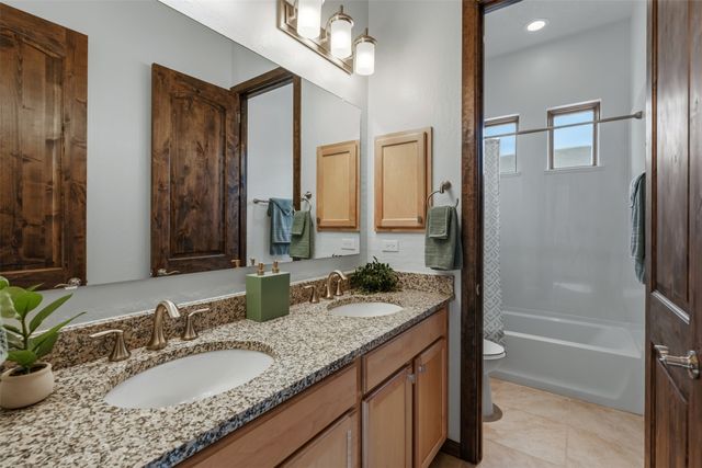 9 Camino Maravilla, Santa Fe, NM 87506