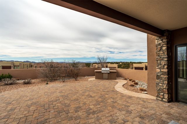 9 Camino Maravilla, Santa Fe, NM 87506