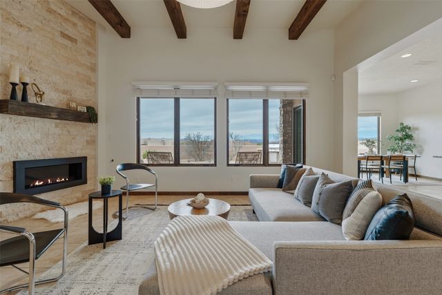 9 Camino Maravilla, Santa Fe, NM 87506