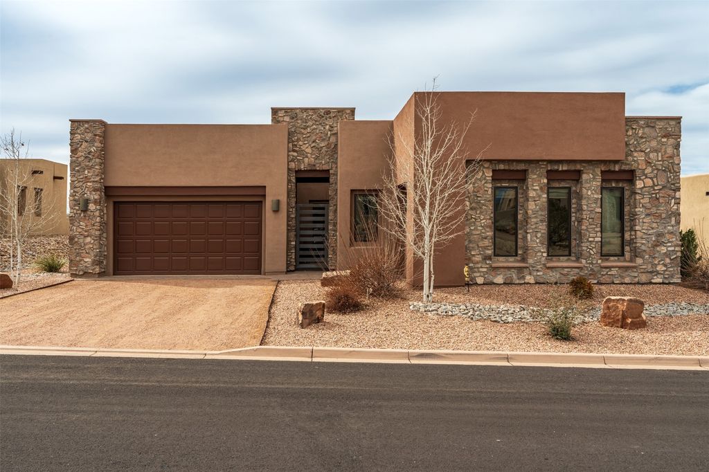 9 Camino Maravilla, Santa Fe, NM 87506