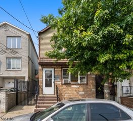 97 Saint Charles St, Newark City, NJ 07105