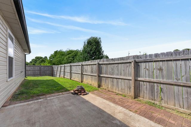 120 Bob White Trl, Oak Grove, KY 42262