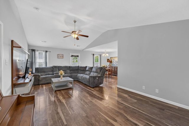 120 Bob White Trl, Oak Grove, KY 42262
