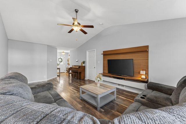 120 Bob White Trl, Oak Grove, KY 42262