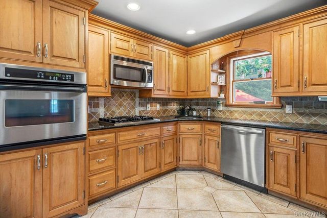 76 Alton Road, Babylon, NY 11702