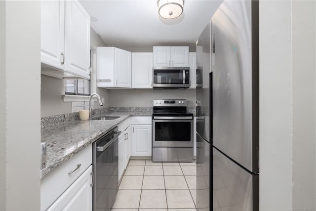 30 Woodglen Drive 7A1, Waterbury, CT 06705