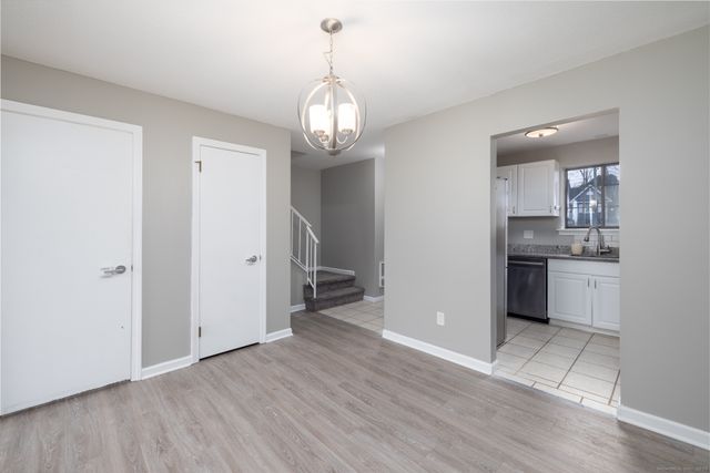 30 Woodglen Drive 7A1, Waterbury, CT 06705