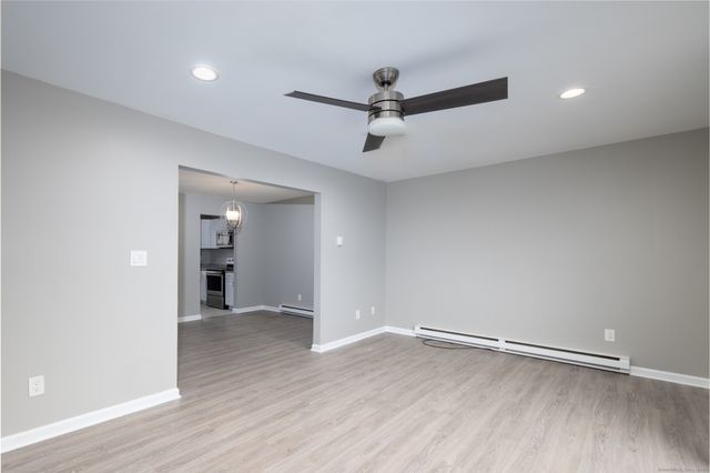 30 Woodglen Drive 7A1, Waterbury, CT 06705