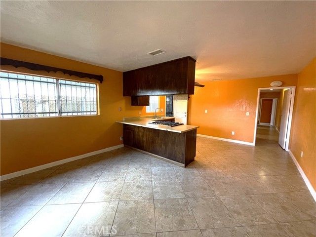 10802 Grape Street, Los Angeles, CA 90059
