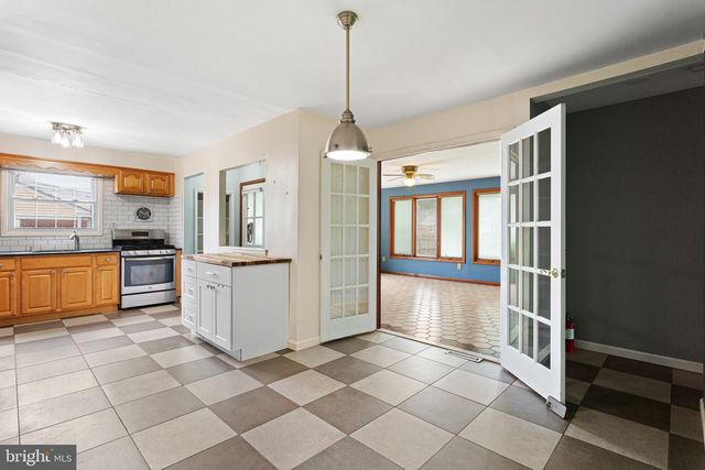 31 NEWELL AVE, Cherry Hill, NJ 08034