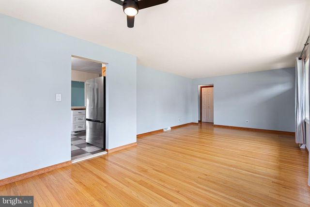 31 NEWELL AVE, Cherry Hill, NJ 08034