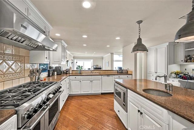 21 N Vista De La Luna, Laguna Beach, CA 92651