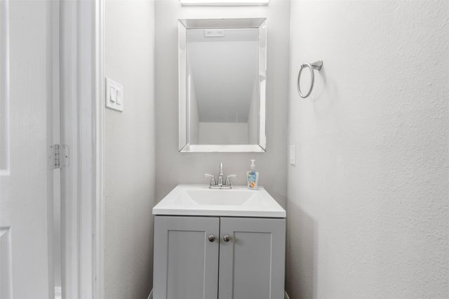 1413 Highway 146 S, La Porte, TX 77571