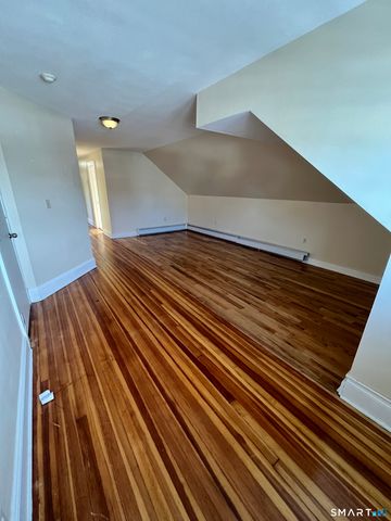 62 Quaker Lane South, West Hartford, CT 06119