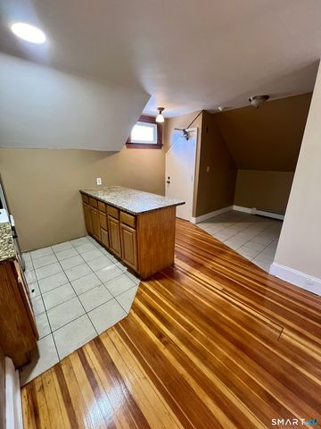 62 Quaker Lane South, West Hartford, CT 06119