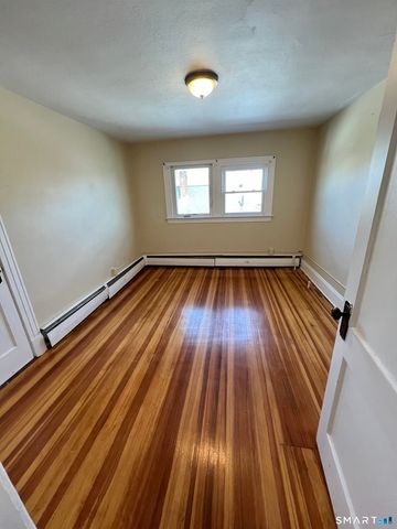 62 Quaker Lane South, West Hartford, CT 06119