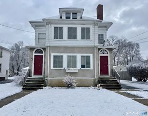 62 Quaker Lane South, West Hartford, CT 06119