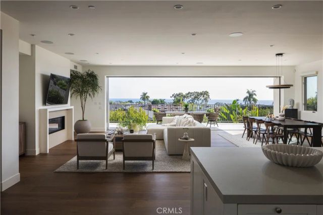 448 Serra Drive, Corona Del Mar, CA 92625
