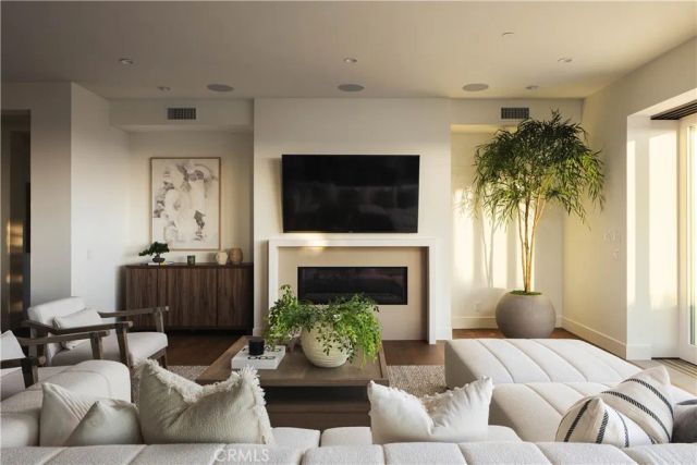 448 Serra Drive, Corona Del Mar, CA 92625