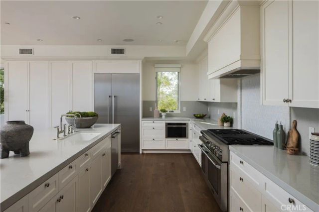 448 Serra Drive, Corona Del Mar, CA 92625